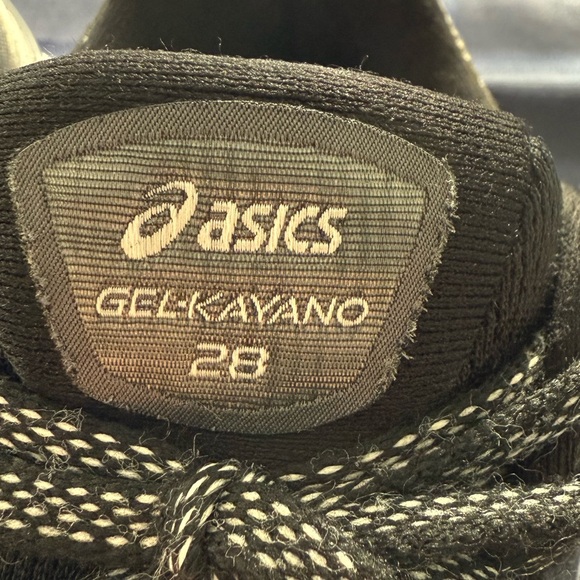 ASICS Women's Gel-Kayano 28 Running Shoes, Black, women’s size 8 - Picture 2 of 7